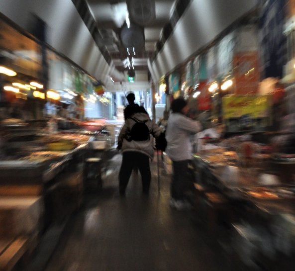 Aomori-Market-oldlady.jpg